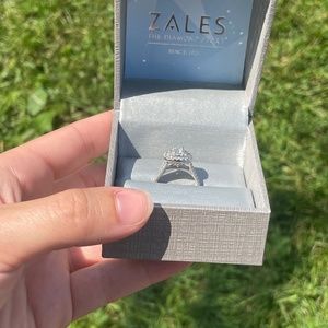 Diamond engagement ring